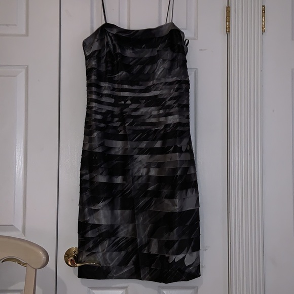 JS Collections ladies ruffle multi layer dress - Picture 2 of 9